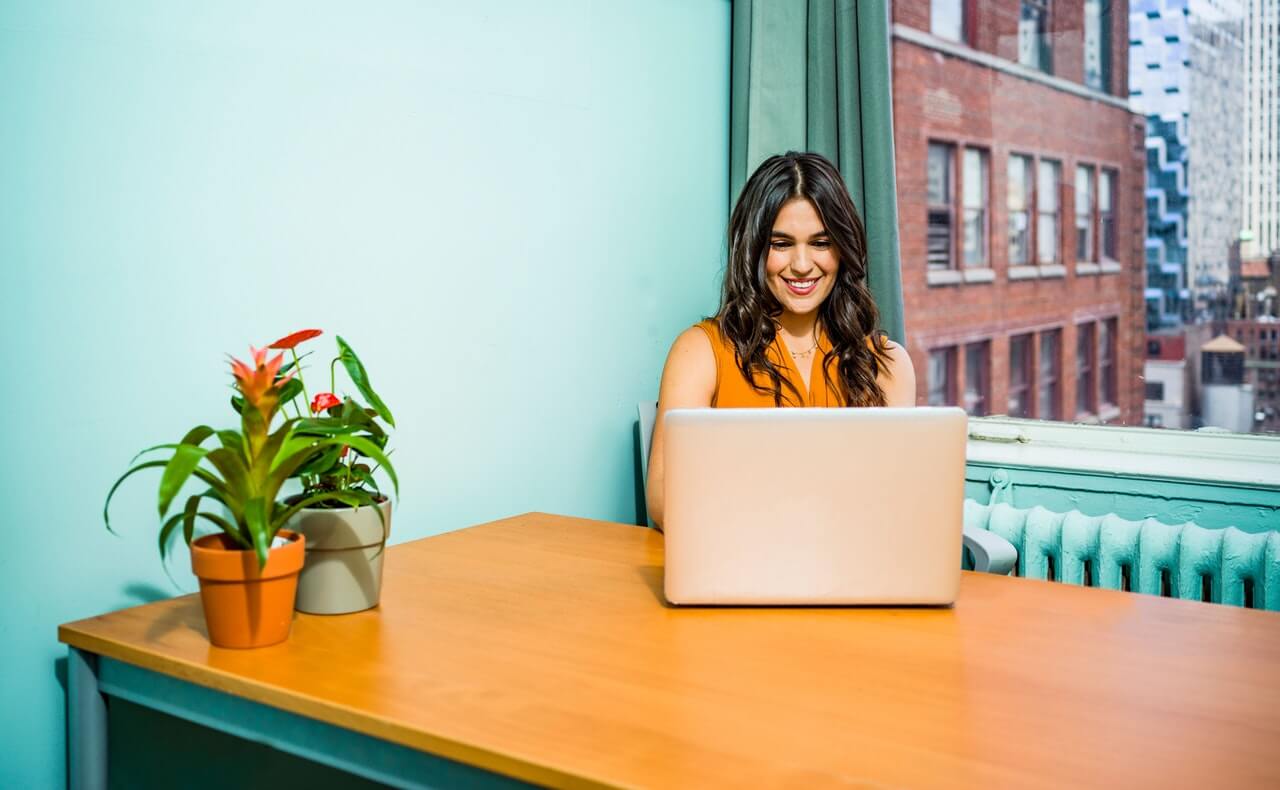 Businesswoman using laptop | Managing your business traveler program