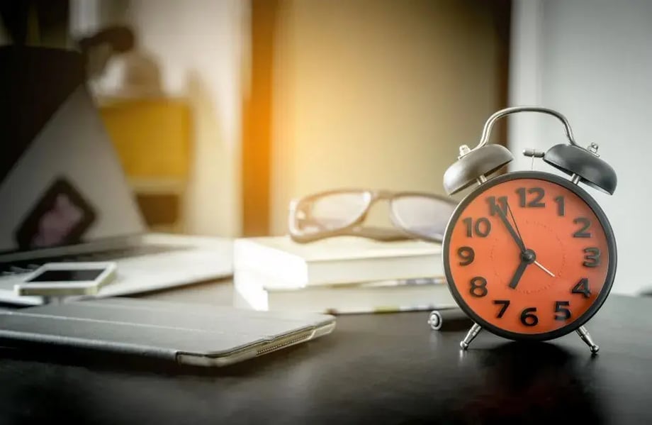 Alarm clock counting down to filing deadline