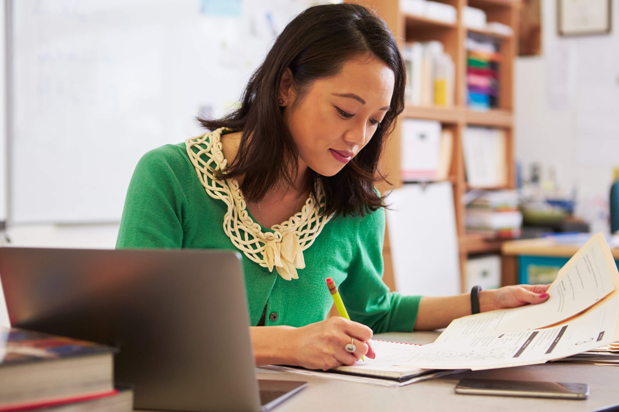 Do You Have to File US Taxes Abroad If You&#39;re Making Under $100K?